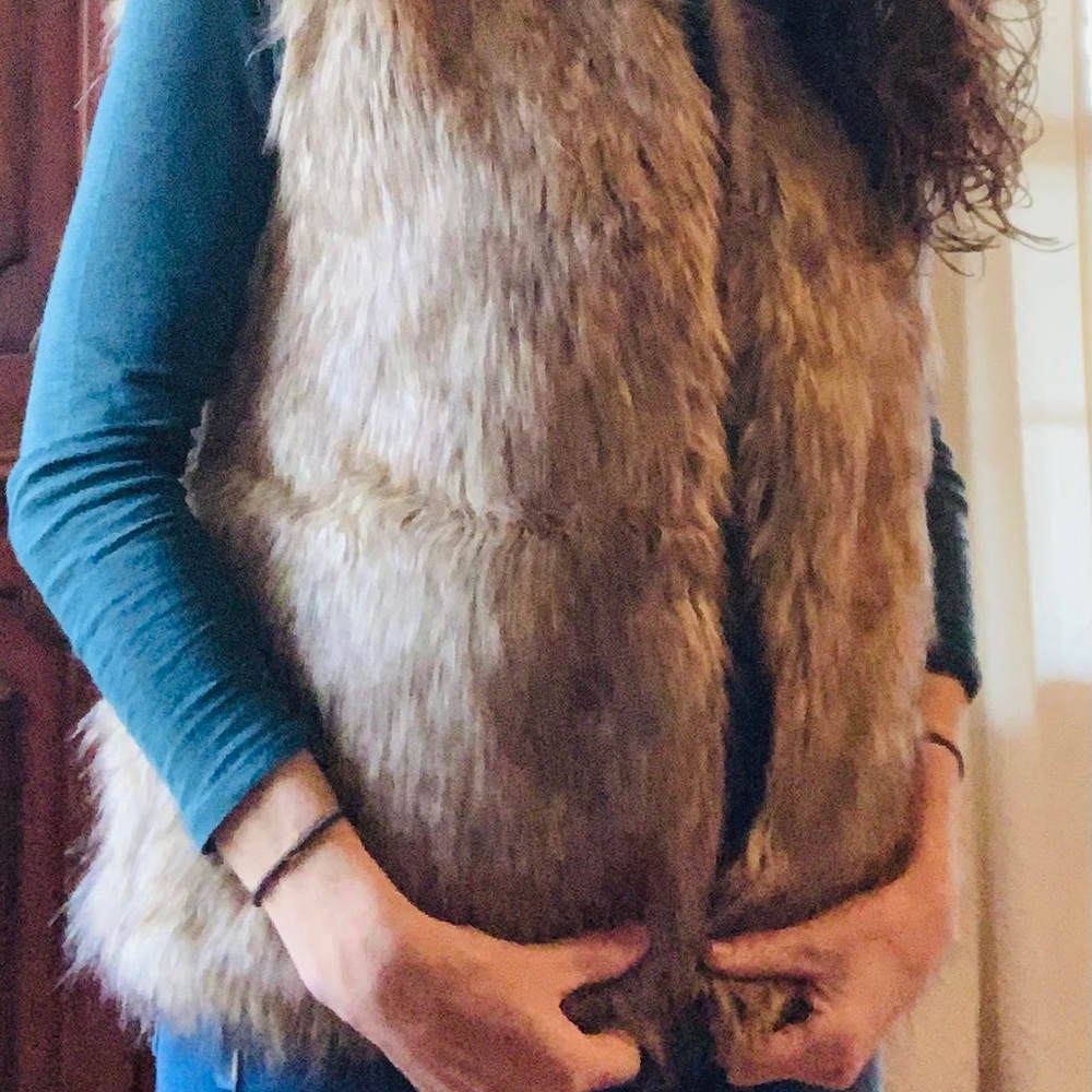 Tanming faux fur vest size M